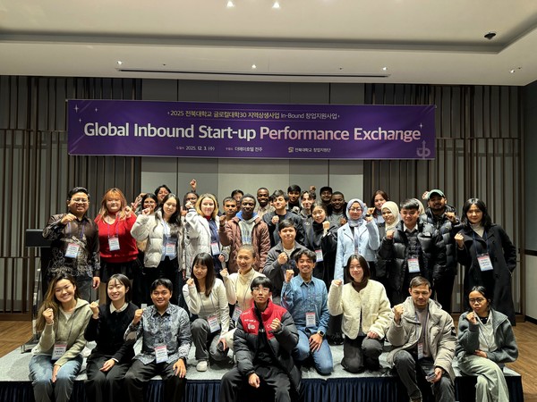 &copy;&nbsp;Jeong Da-un